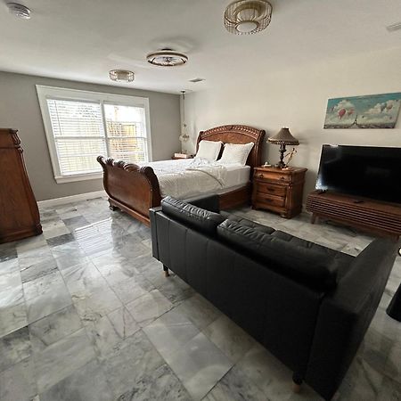 Stylish Bungalow Near Dining, Parks & Entertainment แจ็กสันวิลล์ ภายนอก รูปภาพ
