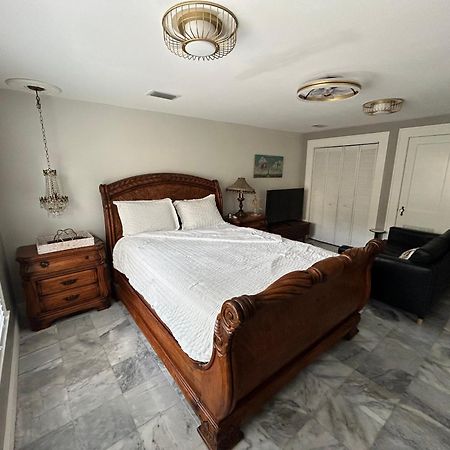 Stylish Bungalow Near Dining, Parks & Entertainment แจ็กสันวิลล์ ภายนอก รูปภาพ