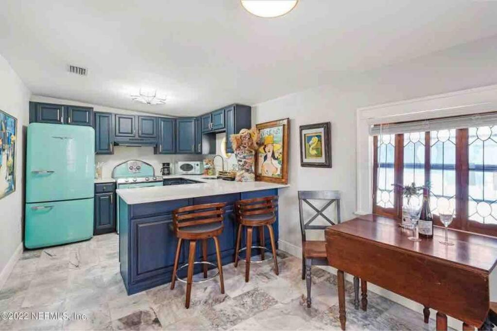 Stylish Bungalow Near Dining, Parks & Entertainment แจ็กสันวิลล์ ภายนอก รูปภาพ