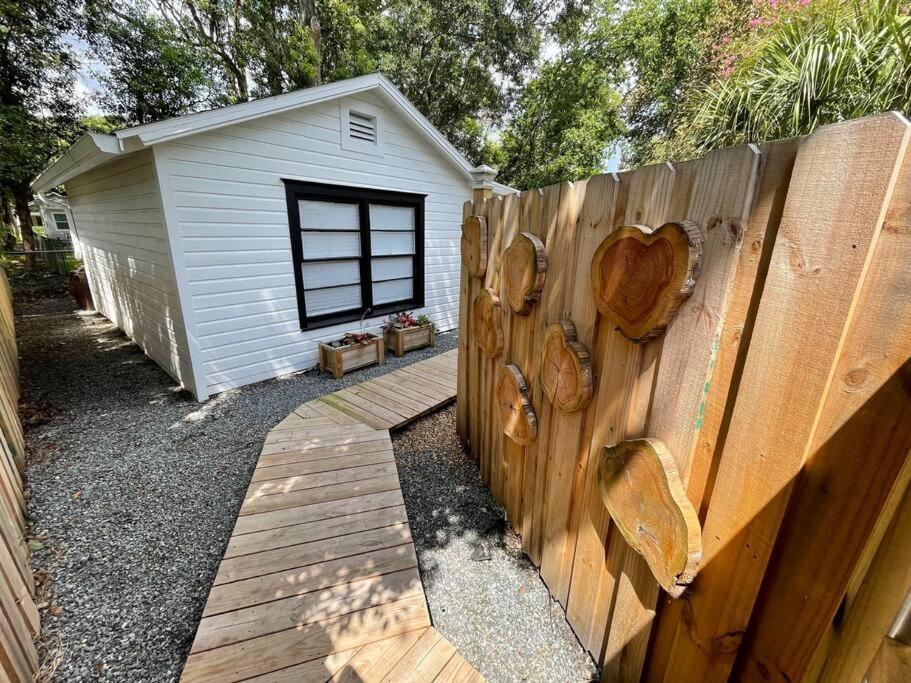 Stylish Bungalow Near Dining, Parks & Entertainment แจ็กสันวิลล์ ภายนอก รูปภาพ