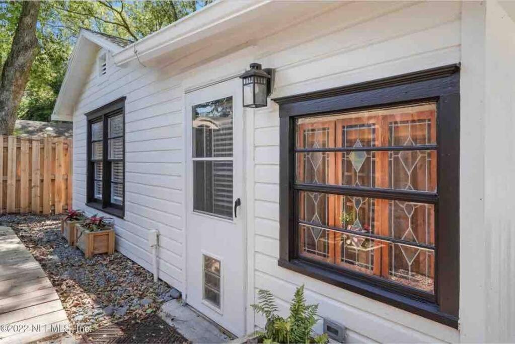 Stylish Bungalow Near Dining, Parks & Entertainment แจ็กสันวิลล์ ภายนอก รูปภาพ
